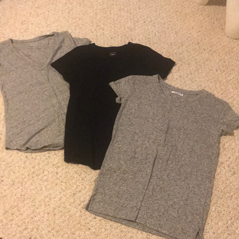 Bundle on XS tees from Gap (2 tees only)